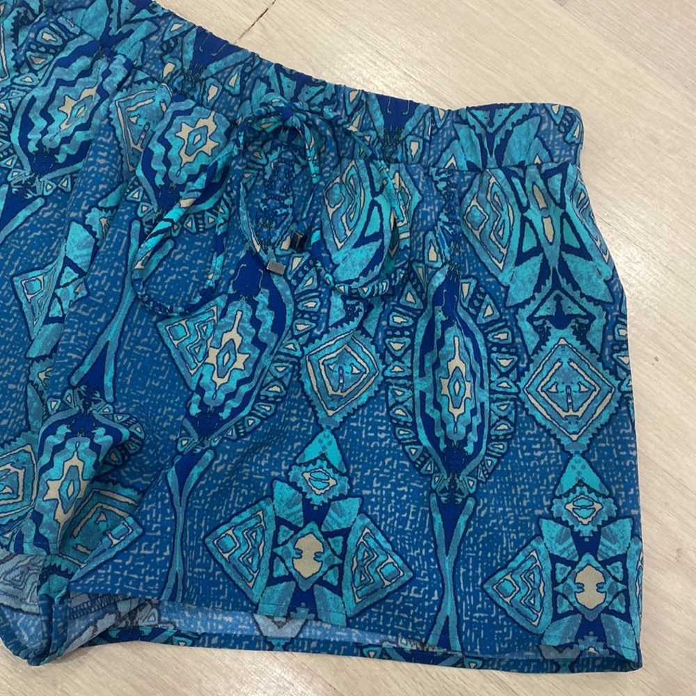 Forever 21 - Patterned Shorts - Small - Picture 3 of 7